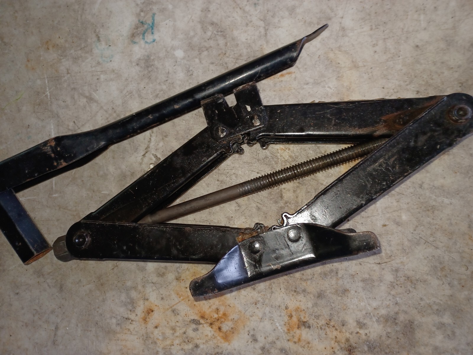 0712 Nissan Sentra Emergency Scissor Jack & Lug Wrench Tool Set Tire