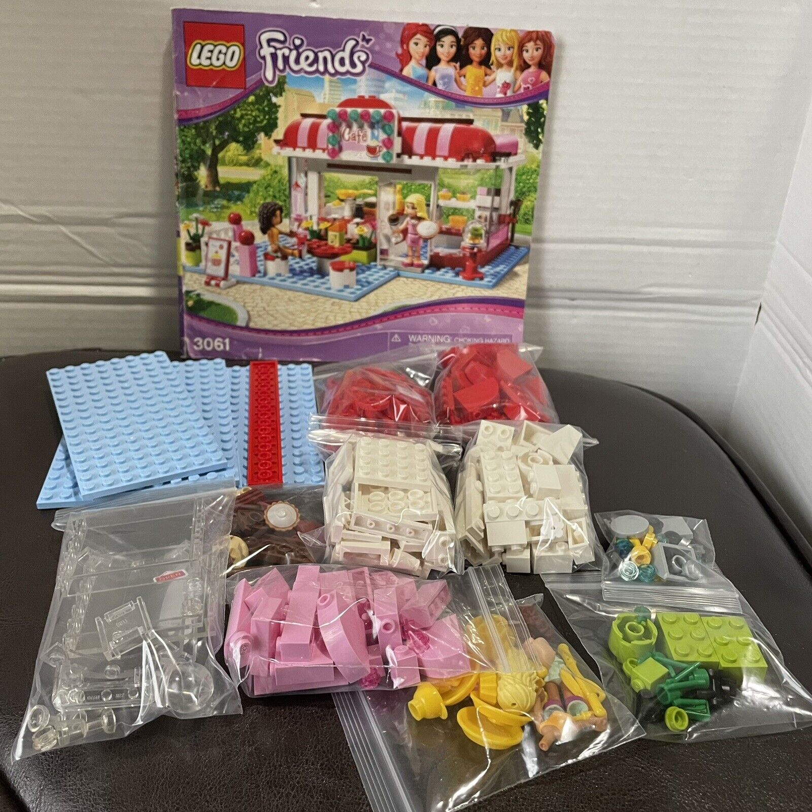 Lego Friends 3061 CITY PARK CAFE Andrea & Marie figures With Instruction Manual