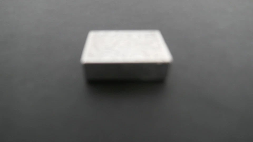 Kleine silberne Dose für Schnupftabak o.ä. mit floralem Dekor - Bild 4 von 4