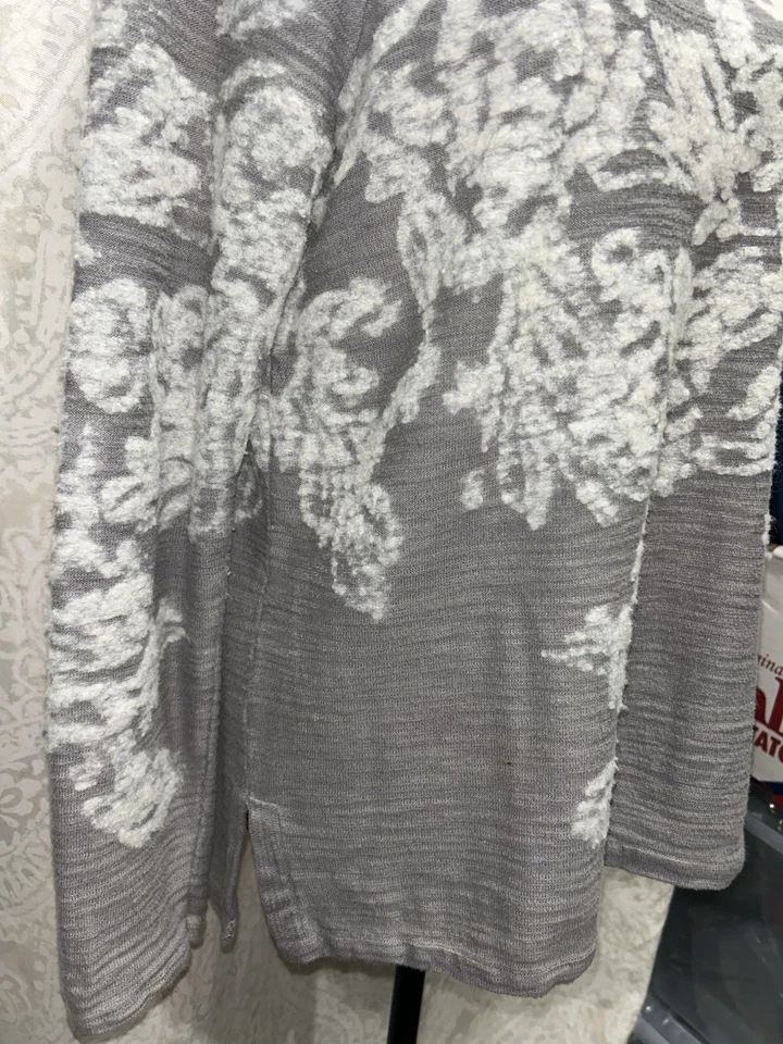 Suéter Pullover Jill Gris Blanco Tejido Floral Manga Larga Para Mujer M Foto 3 de 4