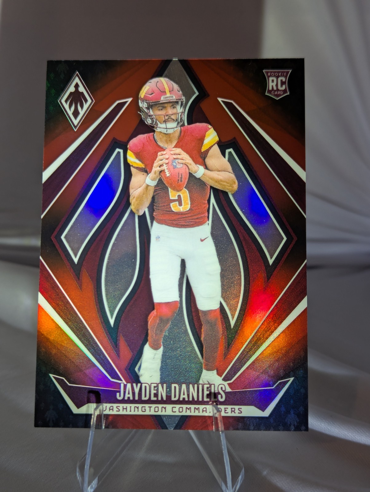 2024 Panini Phoenix - Rookies Jayden Daniels #198 Red Fade /299 (RC)