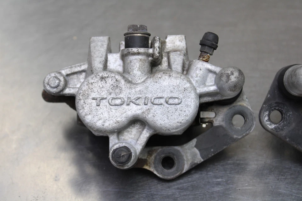 05-09 SUZUKI BOULEVARD C90 VL1500 RIGHT LEFT FRONT BRAKE CALIPER SET PAIR Foto 2 de 4