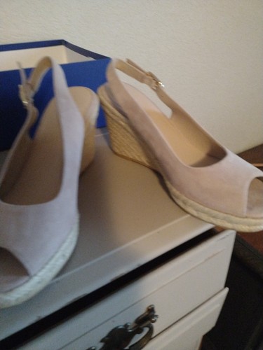 Stuart Weitzman Jean Espadrille wedge 4" heel suede sandals 8.5 beige peep toe - Picture 4 of 14