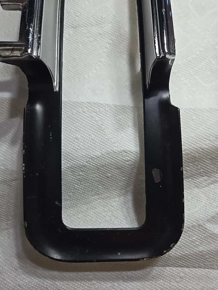 Nuevo de Lote Antiguo 1968 Oldsmobile 98 RH luz trasera cromo bisel moldura OEM sin caja Foto 4 de 4