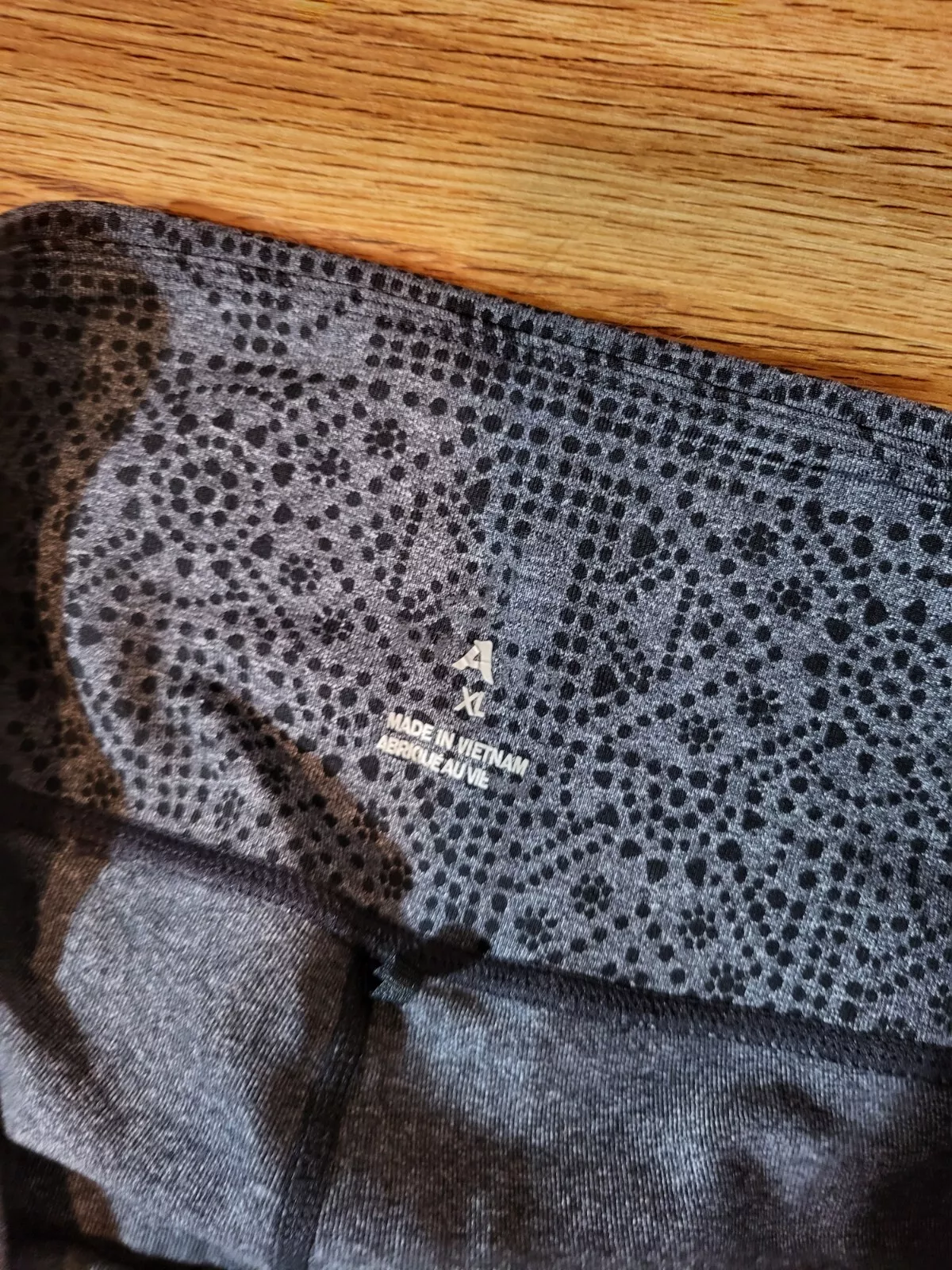prana sculpt geometric capri pants