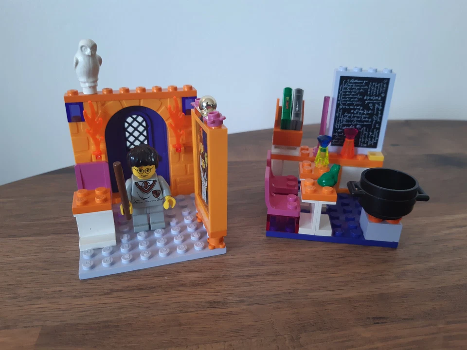 LEGO Harry Potter Hogwarts Classroom #4721 (MINIFIGURES, INSTRUCTIONS and BOX), photo 1 of 3