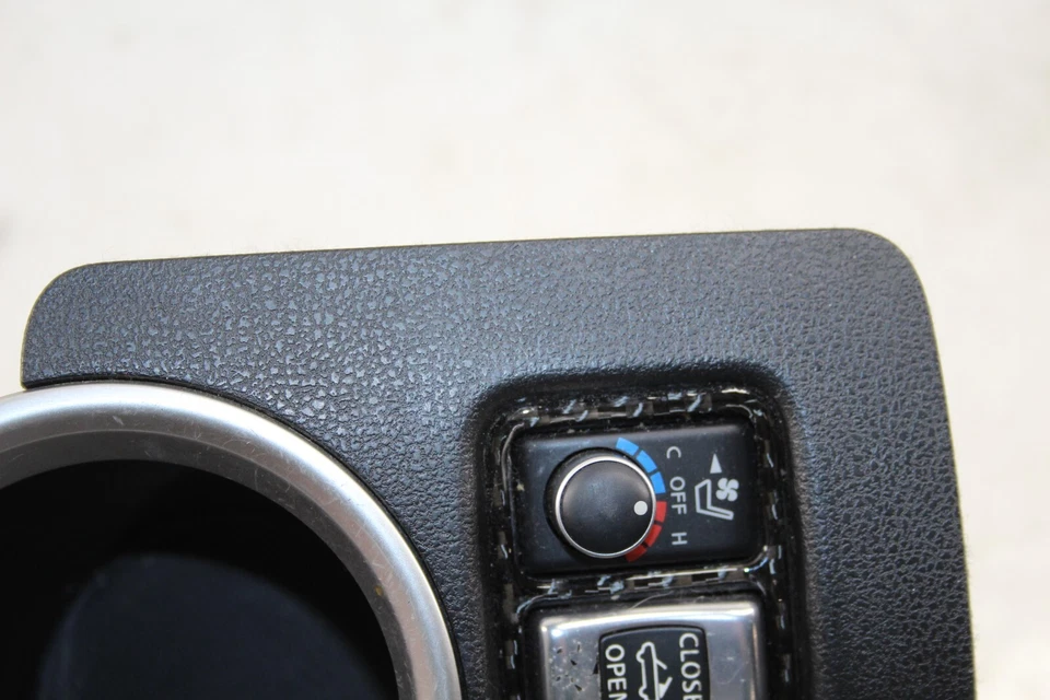 Portavasos convertible Nissan 370z 2010-2020 con controles térmicos/techo OEM DV43 Foto 4 de 4