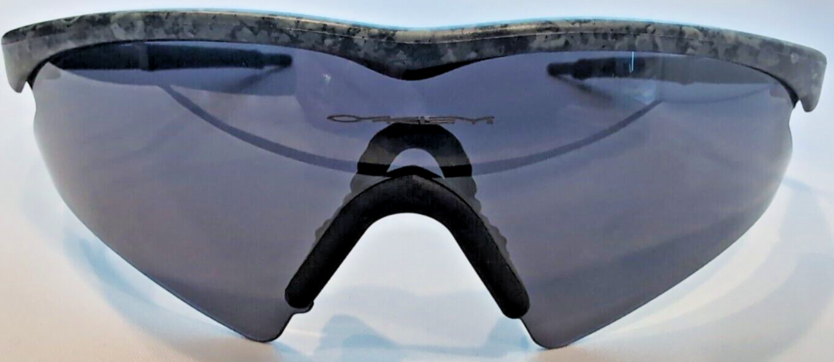 OAKLEY M FRAME MANBO 第2世代 純正SWEEPレンズ 非偏光 中古良品 廃盤 Mフレーム カーボン柄 廃盤 ビンテージ オークリー サングラス OAKLEY M FRAME MANBO 第2世代 純正SWEEPレンズ 非偏光 中古良品