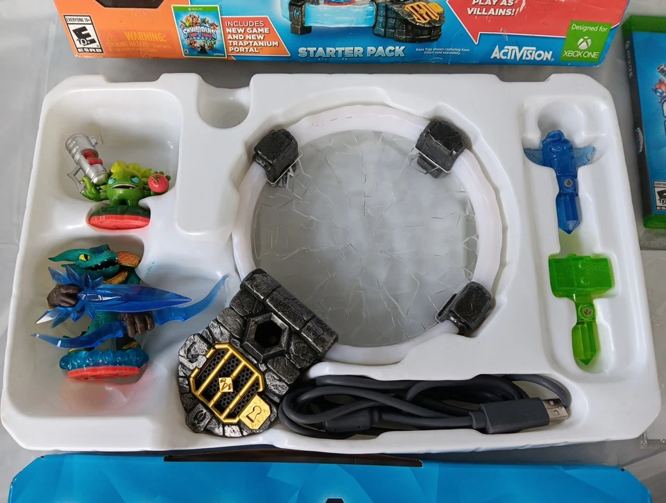 Skylanders Trap Team Starter Pack para Xbox One Traptanium Portal con figuras adicionales Foto 3 de 4