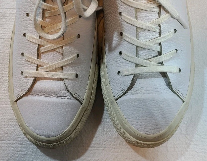 Mens Converse Chuck Taylor All-Star Leather Shoes Size: 7 Womens: 9 Color: White thumbnail 7