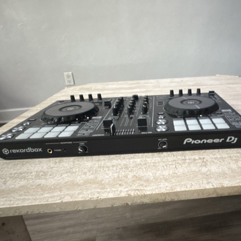 Pioneer DJ Rekordbox RR 2-Deck 2-Channel Controller Built-In Mixer 16 Pad Black