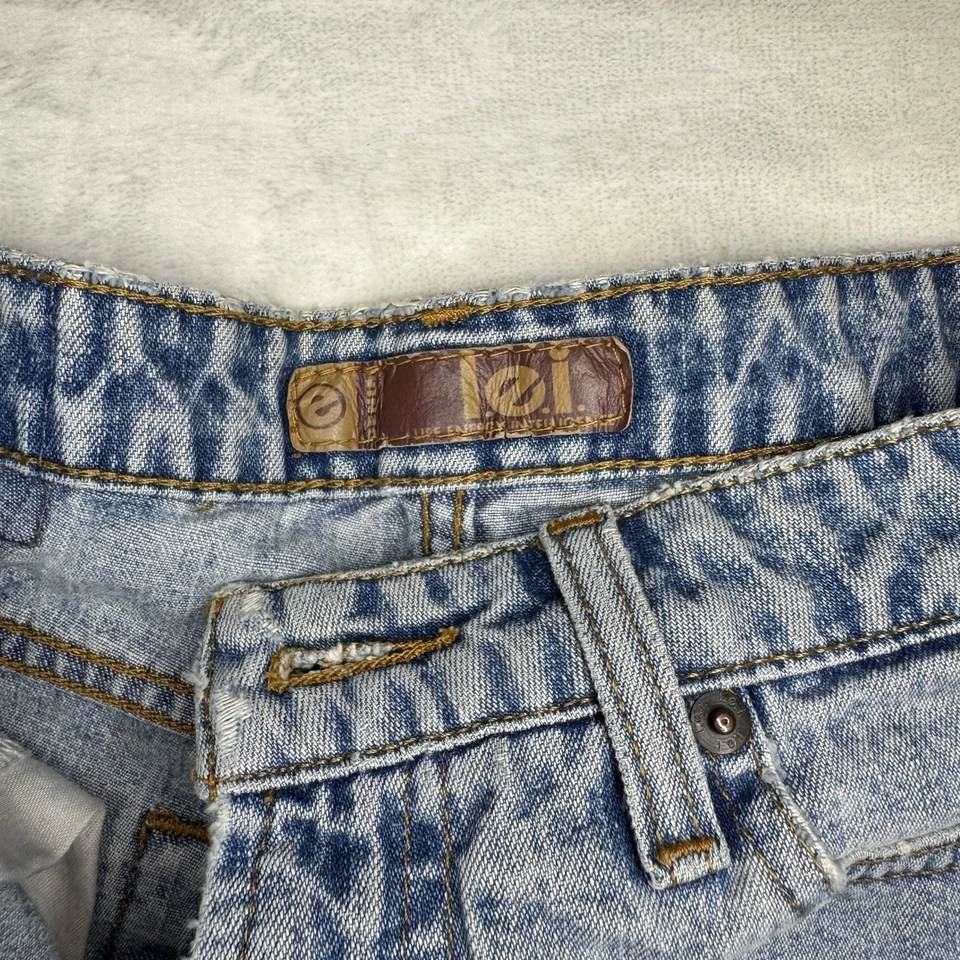 Women’s Denim Jean Shorts Cut Off Raw Hem Size 5 Vintage Y2K - Image 3 of 4