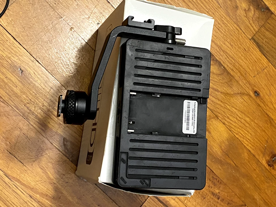 SmallHD Focus 5 Inch Monitor bundle with mount, hood, cables, great condition - Image 4 of 4