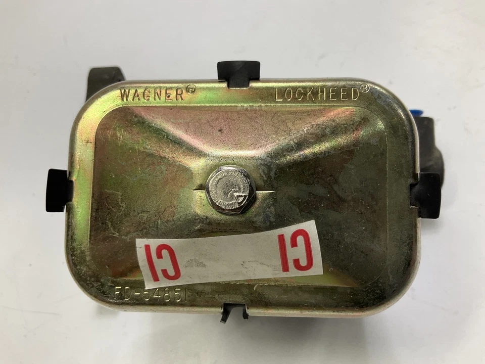 Cilindro maestro de freno Wagner MC57597 - 1980-82 Chevy C50, GMC C5000 FE-57560 Foto 4 de 4