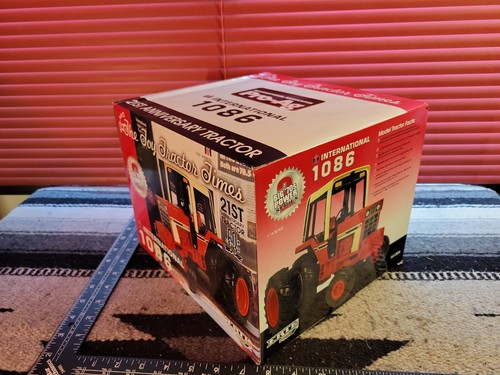 Ertl International 1086 1/16 Diecast Farm Tractor Replica Collectible - Picture 2 of 5