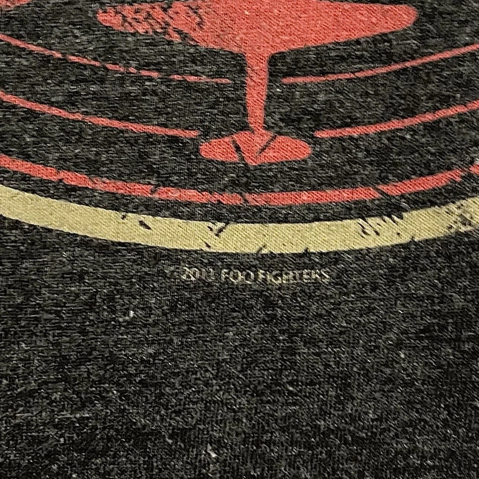 Camisa Foo Fighters XL 2013 de colección Dave Grohl nirvana reinas de la edad de piedra grunge Foto 3 de 4