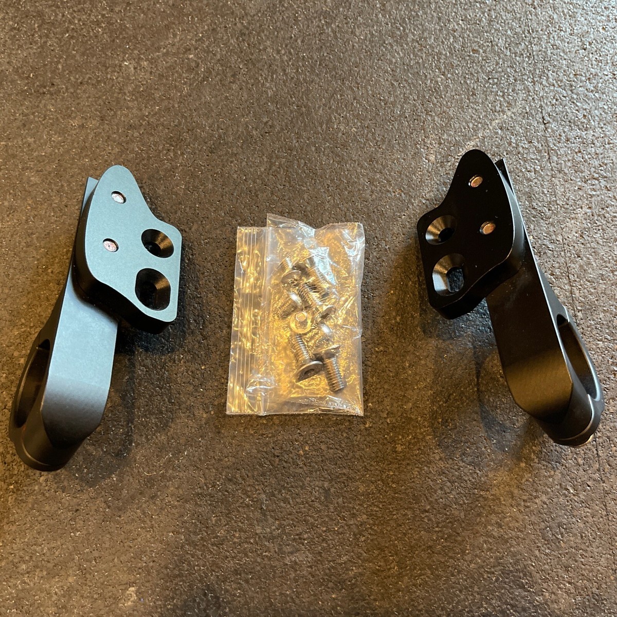 Aerocoach Carbon Ascalon 31.8 Adapter And Extra Width Plate Aerocoach Carbon Ascalon 31.8 Adapter And Extra Width Plate