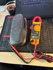 Fluke 322 Clamp Meter Max Current 400A ac CAT III 600 V With Case/Cables/Battery