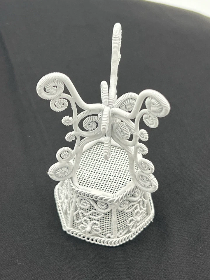 Muebles de mimbre de alambre blanco vintage para casa de muñecas maceta soporte muñeca Foto 2 de 3