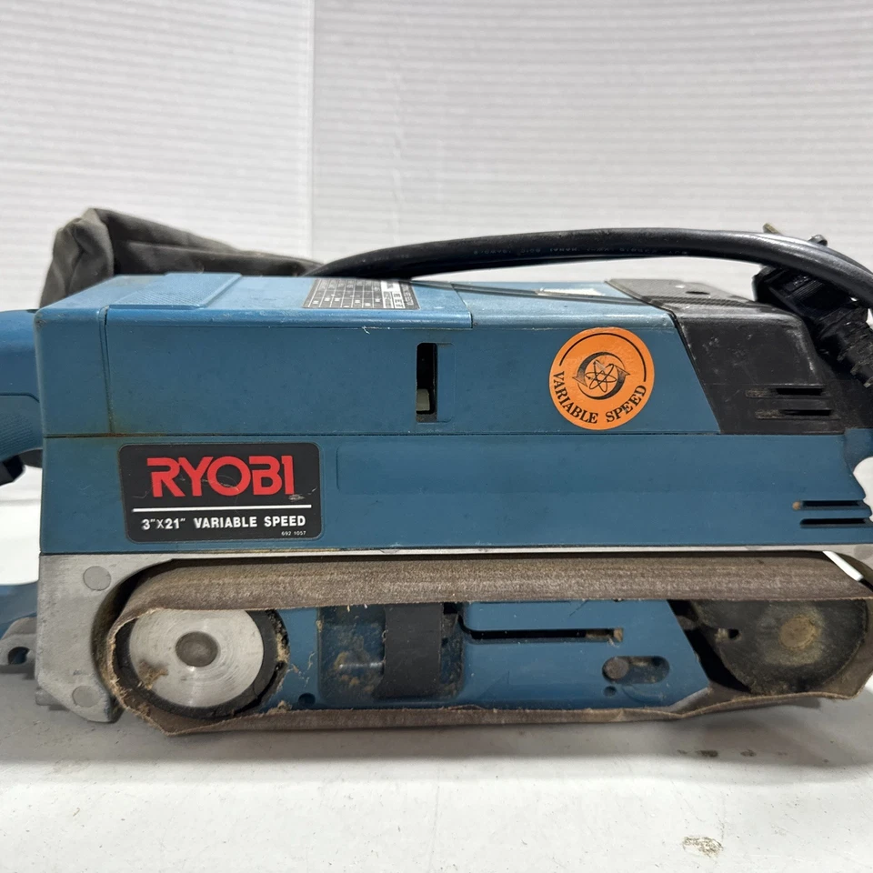 Lijadora de banda de velocidad variable Ryobi BE-321 tipo 2 | tamaño de correa 3" x 21" C2 Foto 2 de 4