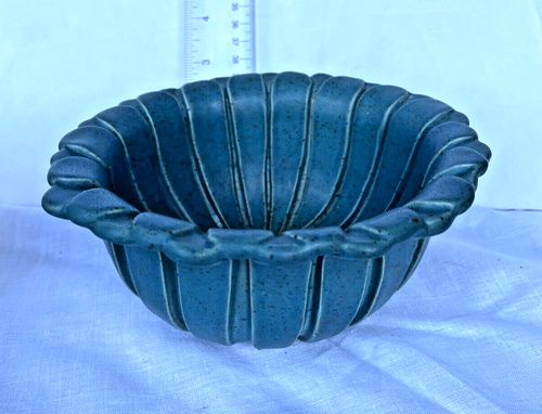 MCM David Gil 6.25" diameter small BLUE-TURQUOISE PETAL BOWL - Exclnt Cndtn - Picture 4 of 6