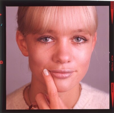 Judy Geeson Breathtaking Glamour Pose Original 2 1/4 Camera