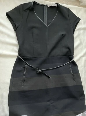 ÉLÉGANTE ROBE GERARD DAREL T34 LARGES RAYURES NOIRES/GRISES FINE CEINTURE - Photo 1/4
