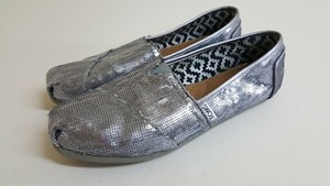 toms shiny shoes