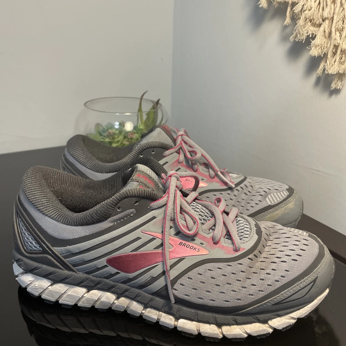 Brooks Ariel 18 Women s Athletic Running Shoes Size 9.5 eBay