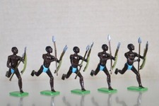 BRITAINS RE PAINTED ZULU WAR 5 x ZULU WARRIORS RUNNING BLUE with SPEARS 1od