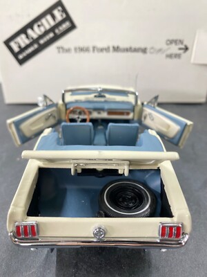 DANBURY MINT 1966 Ford Mustang Convertible 1/24 CAR DIECAST W/BOX