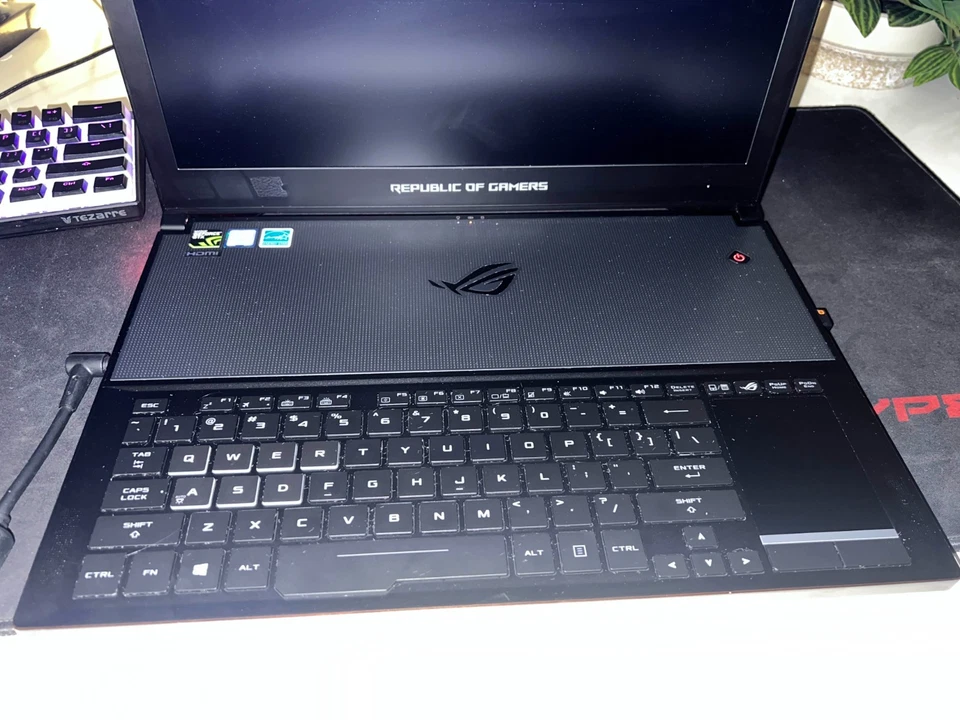 ASUS ROG Zephyrus GX501GI GTX 1080MQ Foto 2 de 2