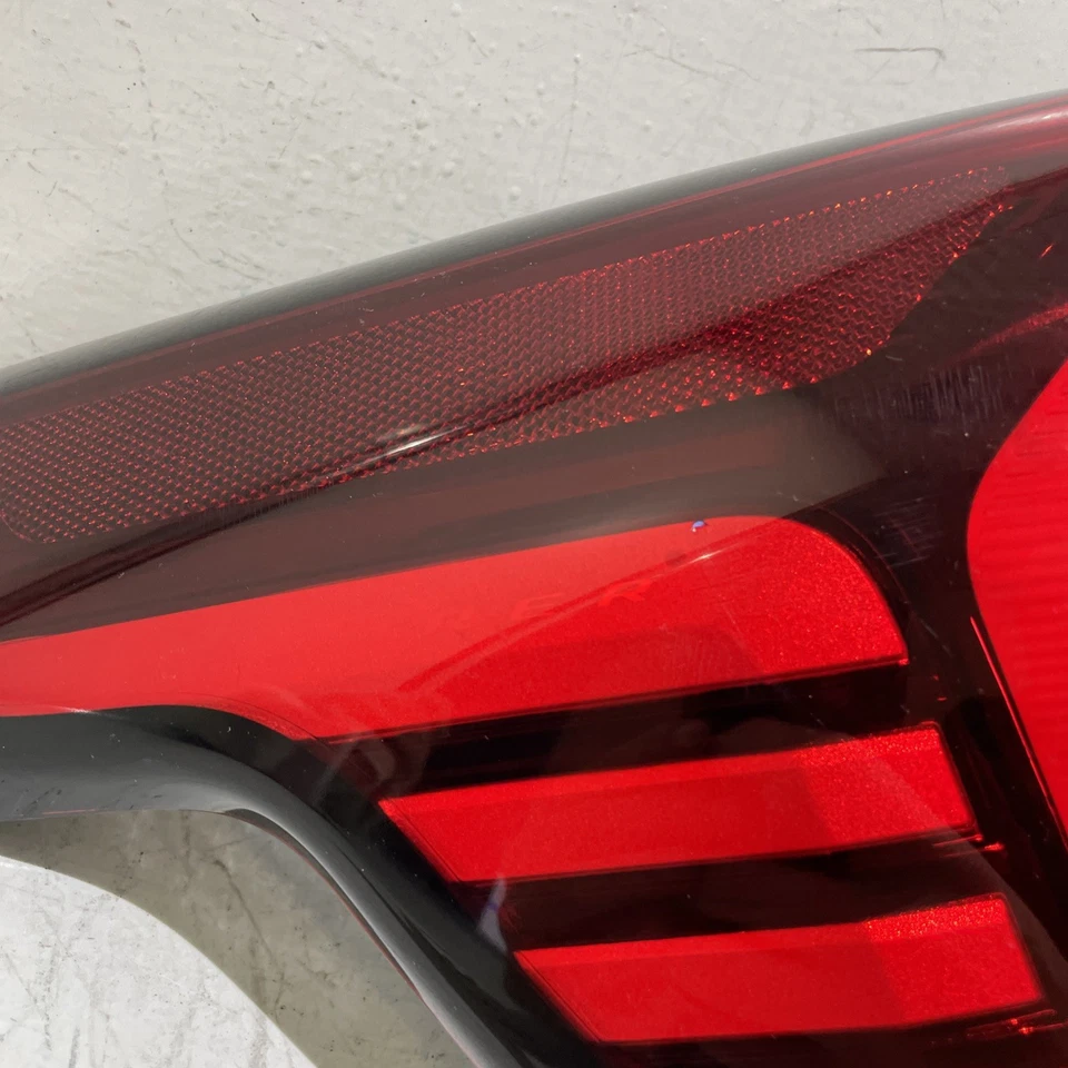 Ford Explorer 2025 luz trasera LED conductor izquierdo OEM 1241 Foto 3 de 4