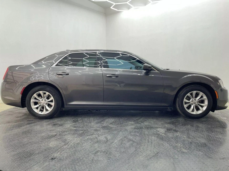 2016 Chrysler 300 300 Limited Sedan 4D - Image 3 of 4