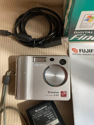 Fujifilm FinePix F401 Digital Camera Silver 2.1MP Tested Box