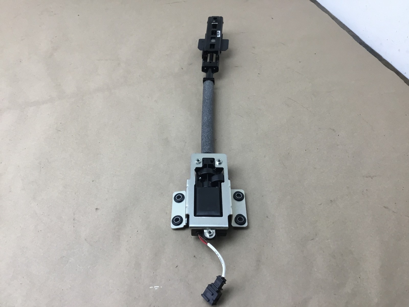 Bentley Bentayga 2019 V8 Front Left Seat Belt Height Adjuster Motor 16-20 :M