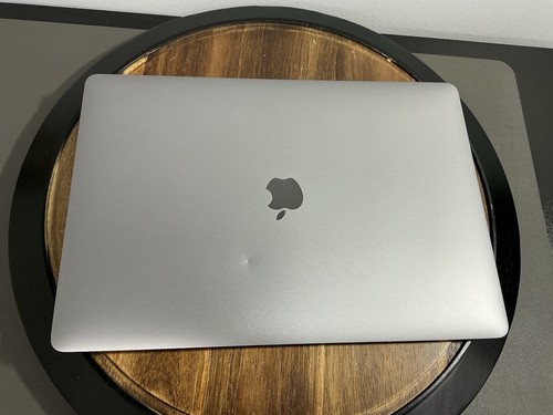 Apple MacBook Pro 15" 2019 2.4 GHz 8-Core Intel i9 32GB RAM 500GB SSD Vega 20 - Afbeelding 6 van 12