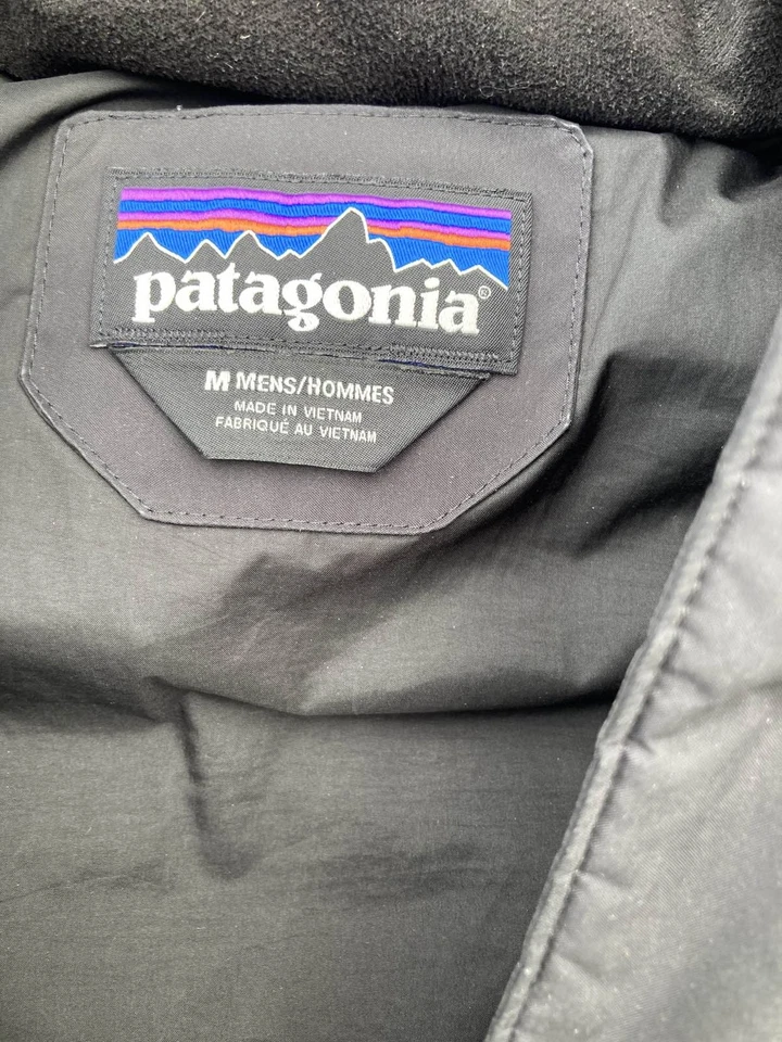 Parka Patagonia Down With It negra con capucha chaqueta acolchada larga para mujer Foto 4 de 4