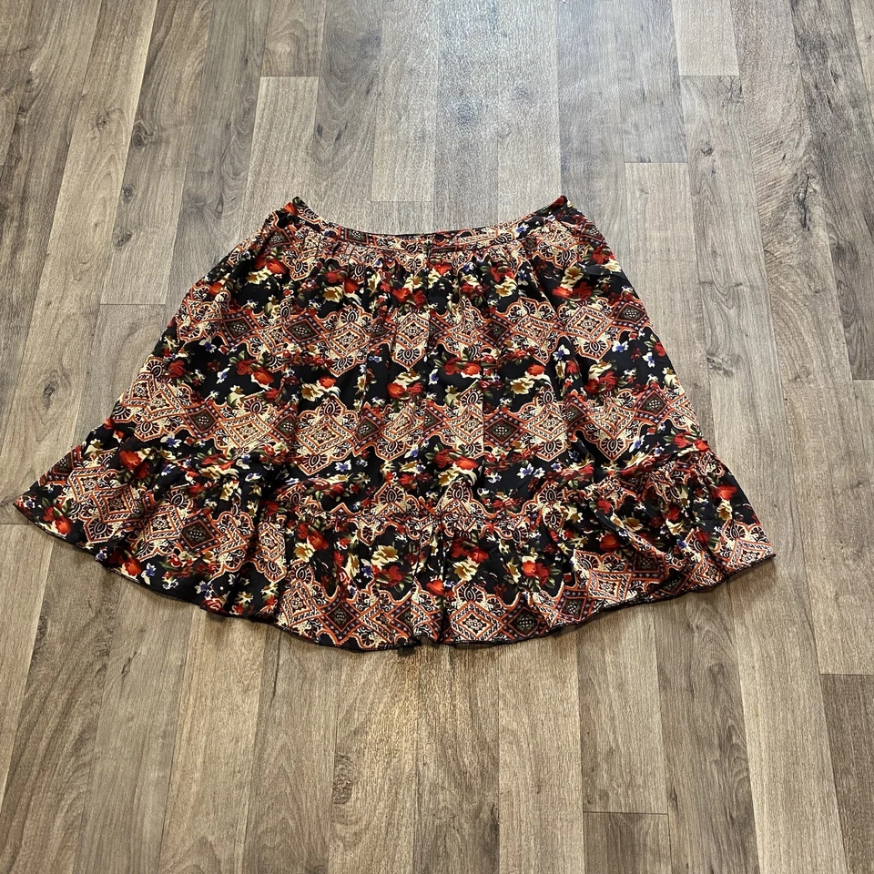 Falda Poppy Lux Talla 4 Roja Negra Floral Patinadora Geométrica Foto 2 de 4