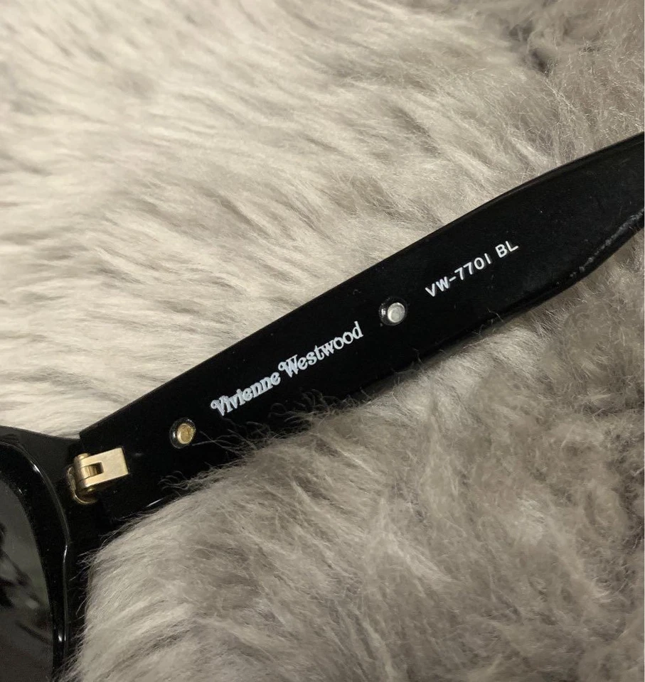 Очки солнцезащитные Vivienne Westwood VW-7701 черные линзы серебристые мягкие зеркальные 56 15 145 - Изображение 3 из 4