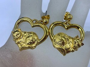 Authentic VINTAGE GOLD PLATED HEART SLEEPING CAT KITTEN DANGLE SIGNED POST EARRINGS