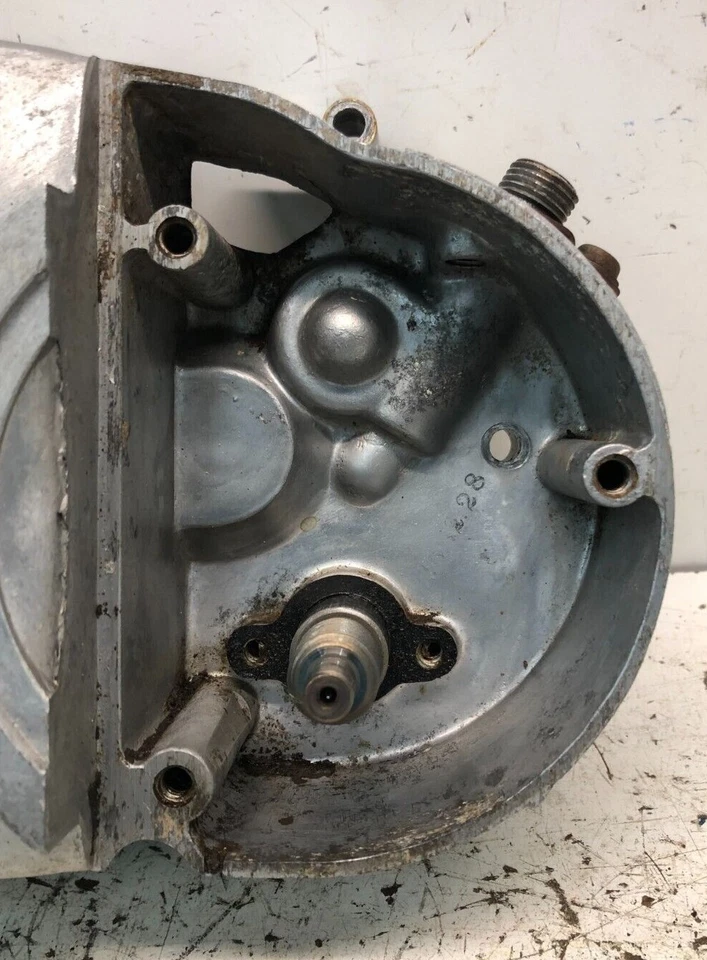 Cubierta derecha del motor Yamaha LS2 100 / cubierta del embrague + herrajes Foto 2 de 4