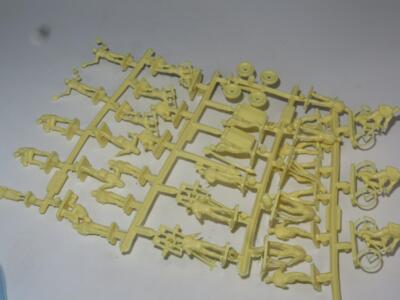 VINTAGE AIRFIX HO/OO Figuren Zweiter Weltkrieg RAF Personal auf Anguss unverpackt
