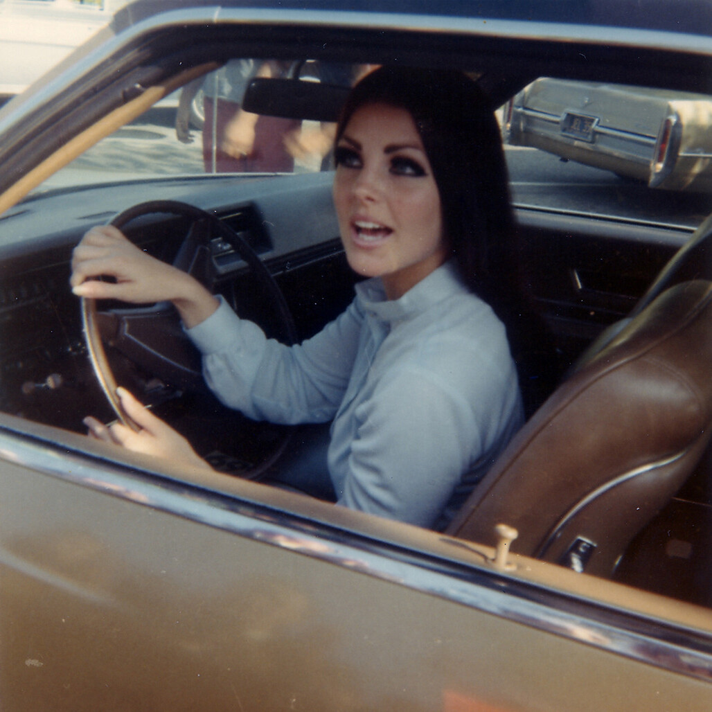 ☆PRISCILLA☆様確認ページ Priscilla Presley 20s Talking Inside The Car 8x10 Picture