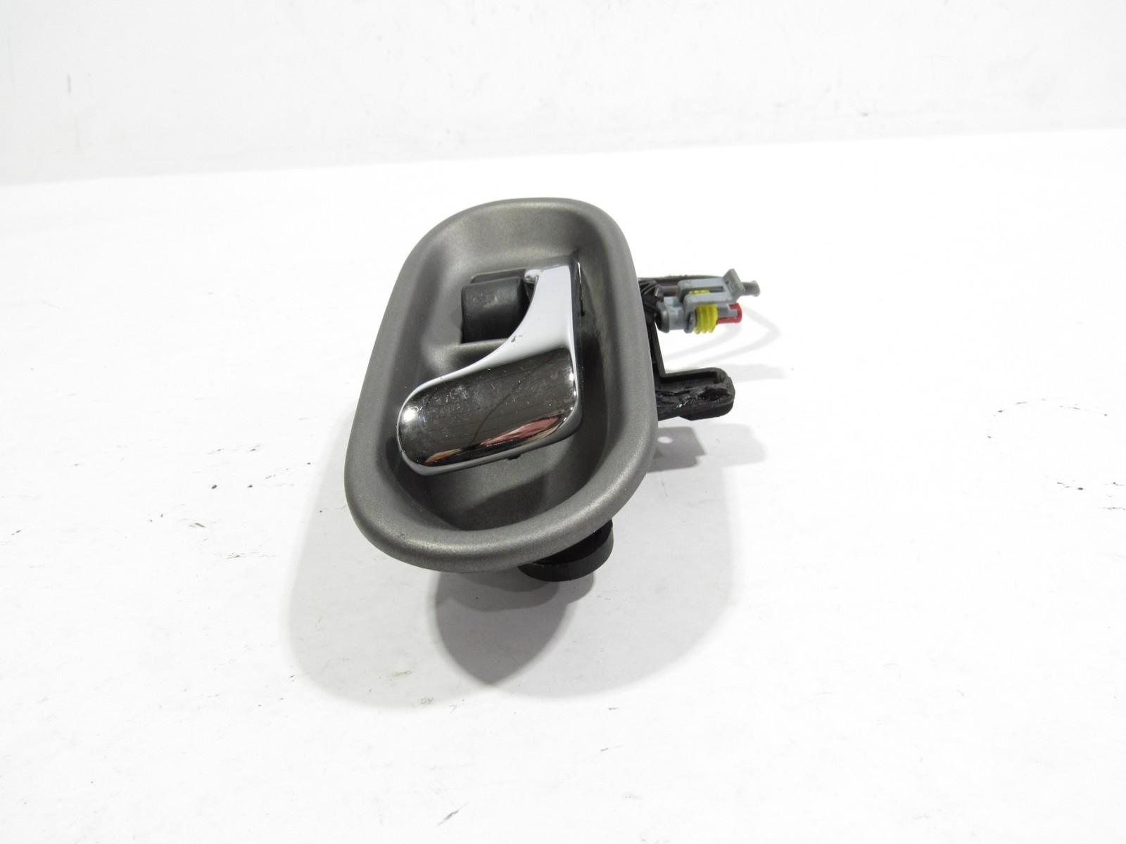 02-06 Maserati Coupe GT 2004 Front Right Door Interior Handle W/ Cover |