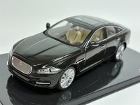 Jaguar XJ Black Amethyst Modellbausatz Im MaßStab 1:43 50JDCAXJ
