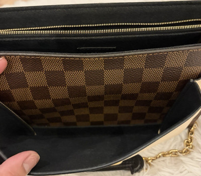 Louis Vuitton Schultertasche Leder schwarz/grau goldene Kette LV-Logo Staubbeut 