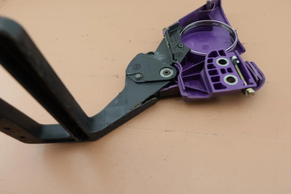 Motosierra Poulan Wild Thing 2375 freno de cadena OEM 530-054838 (para piezas) Foto 4 de 4