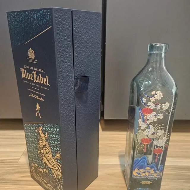 Johnny Walker Blue Label Ox Year Edition Mini Bottle in Good Condition