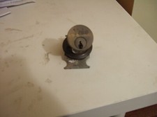 Yale replacement lock  with 5 keys